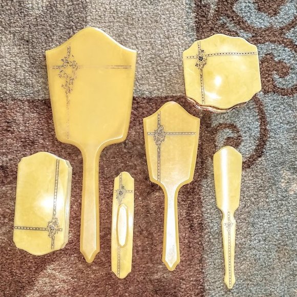 Accessories - Vintage 6 piece Vanity Set Butterscotch